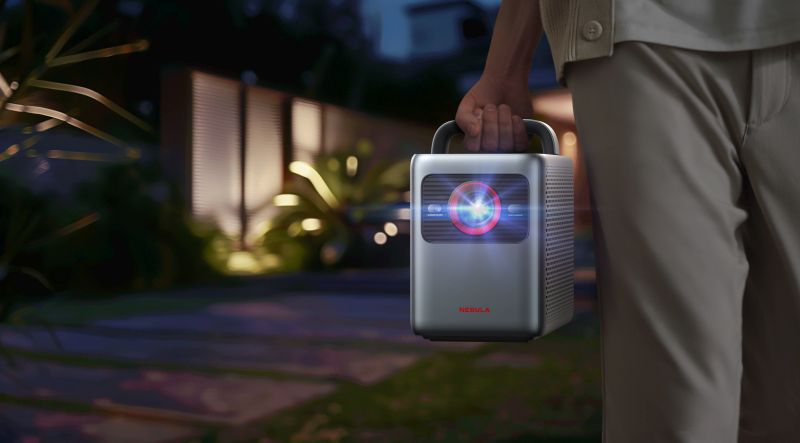 Anker Nebula Cosmos 4K SE lifestyle2