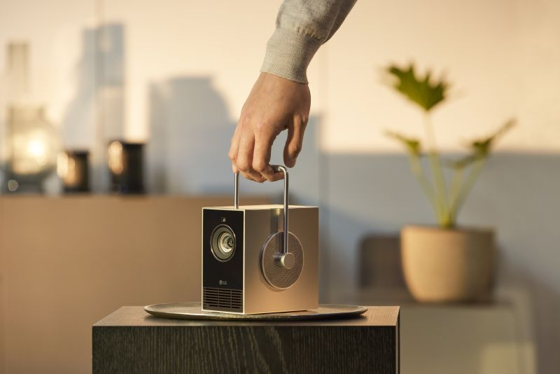 LG CineBeam Q HU710PB lifestyle1