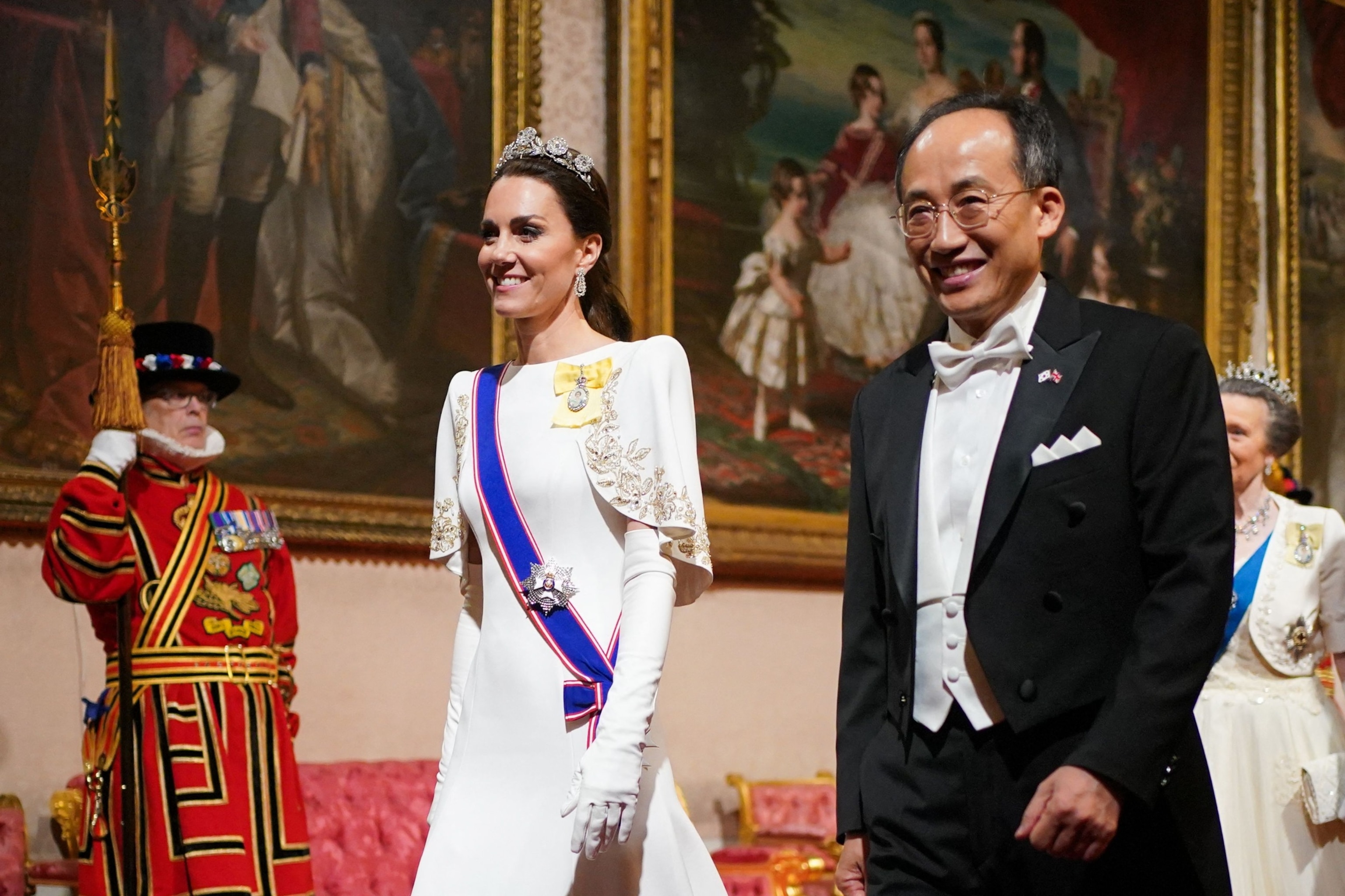 PHOTO: Britain's Catherine, Princess of Wales (L) and South Korea's Deputy Prime Minister Choo Kyung-ho arrive for a State Banquet at Buckingham Palace in central London on Nov. 21, 2023.